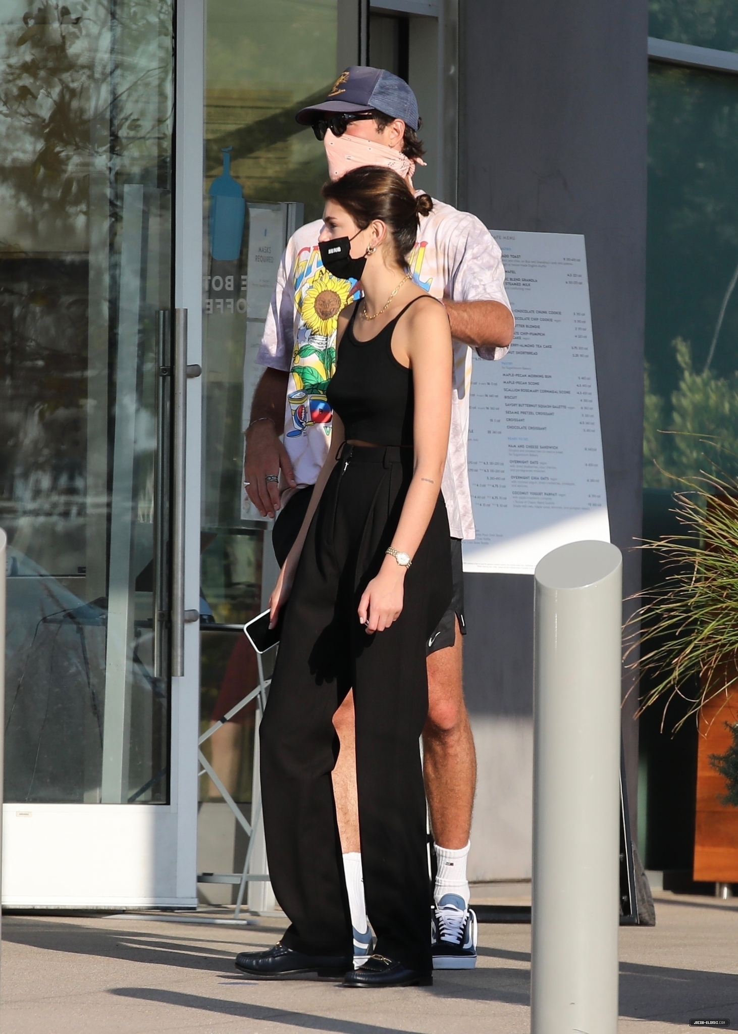 October_15_-_Out_for_lunch_in_Malibu_283129.jpg